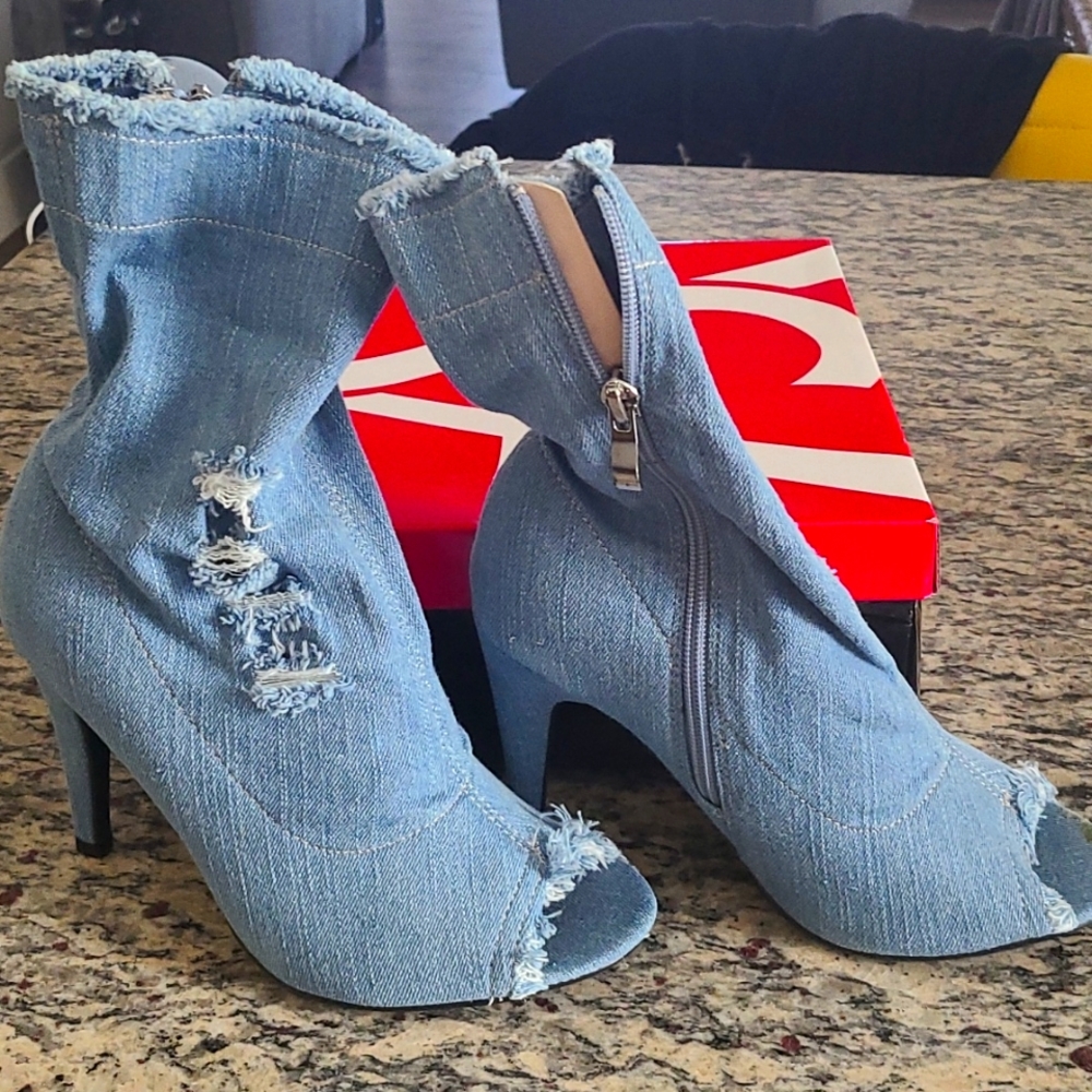 I'm selling some blue jean color heels. Only worn 3 times.